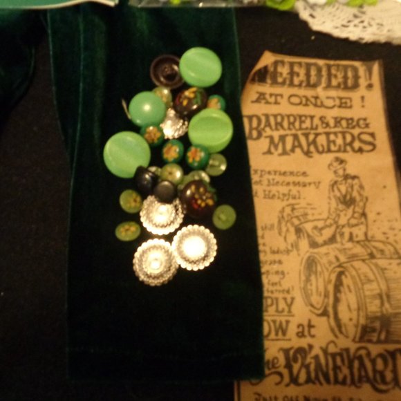 RETRO BEADS BUTTONS JEWELRY DOILYS ADDS BABY ITEM LOT - Picture 6 of 6
